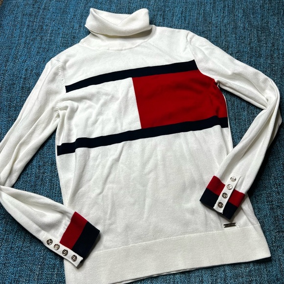 Tommy Hilfiger Big Logo Turtleneck Sweater in White Red Navy - Picture 1 of 7